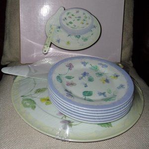 Firm Final offer!*NIB cake plate set